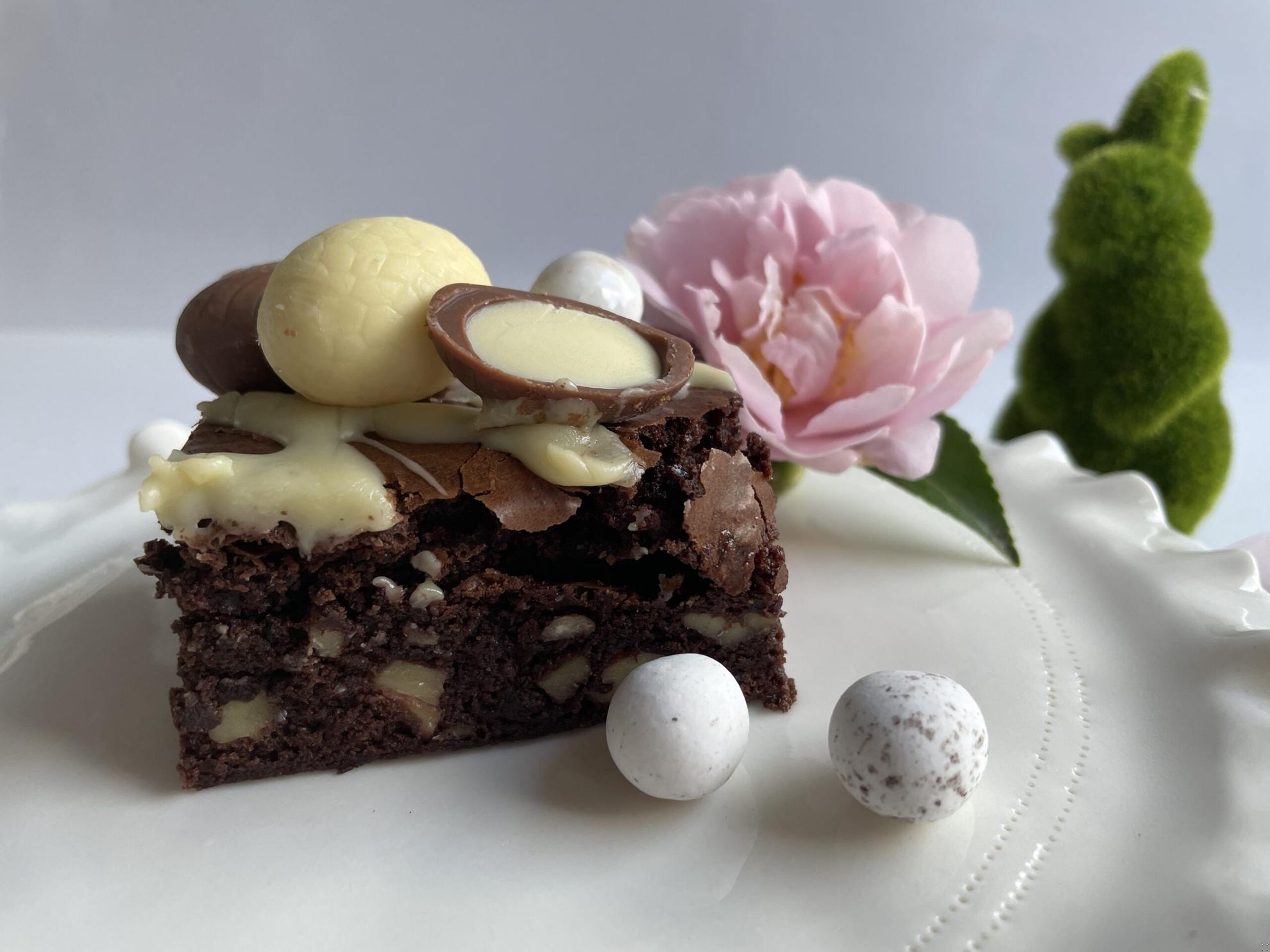 What's not to love about a delicious fudgie brownie. Top with a drizzle of white chocolate and some mini Easter eggs and you have the perfect finish for a lunch or picnic. I've used my Decadent...
